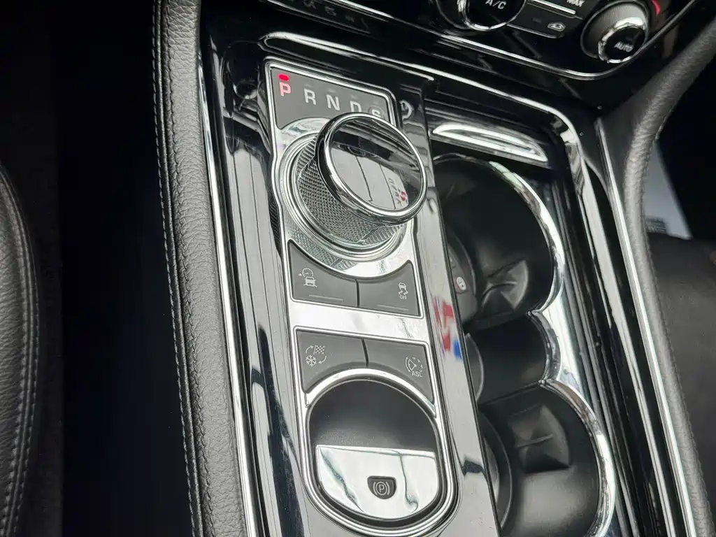 Jaguar XJ — миниатюра 12
