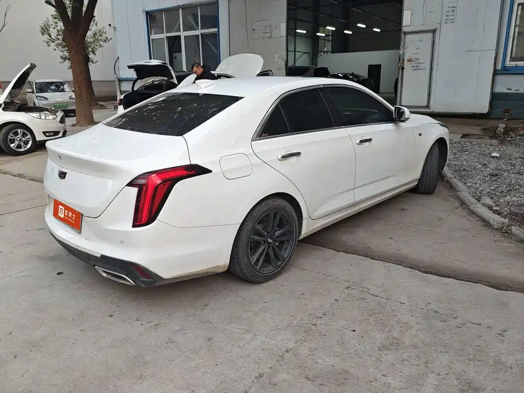 CADILLAC CT4