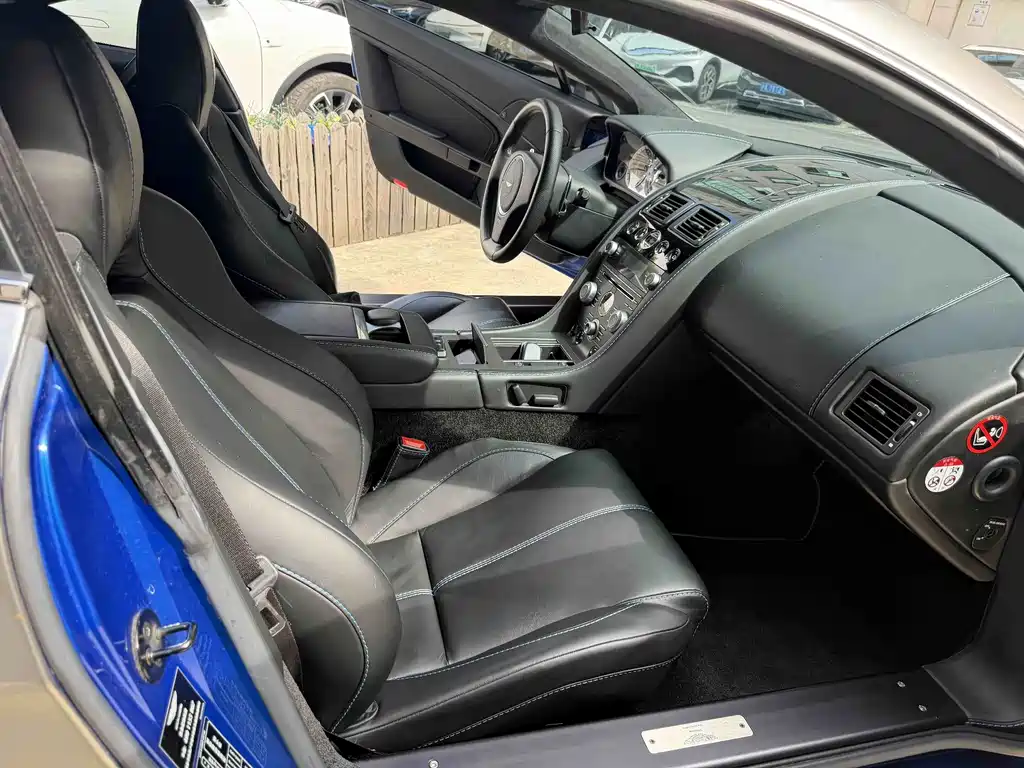 Aston Martin V8 Vantage — миниатюра 6