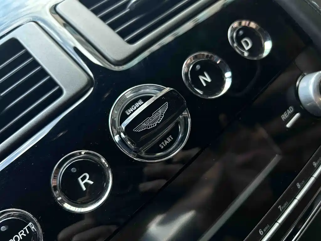 Aston Martin V8 Vantage — миниатюра 19