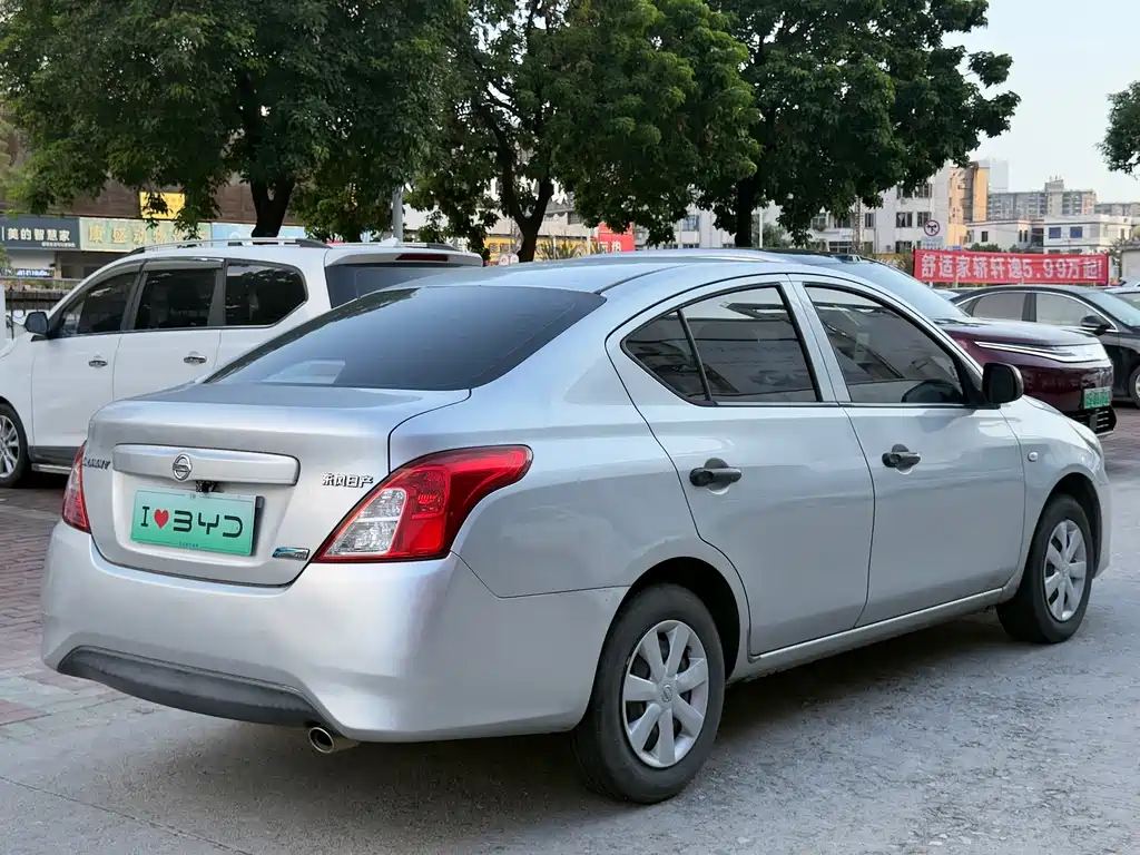 Nissan Sunny — миниатюра 10