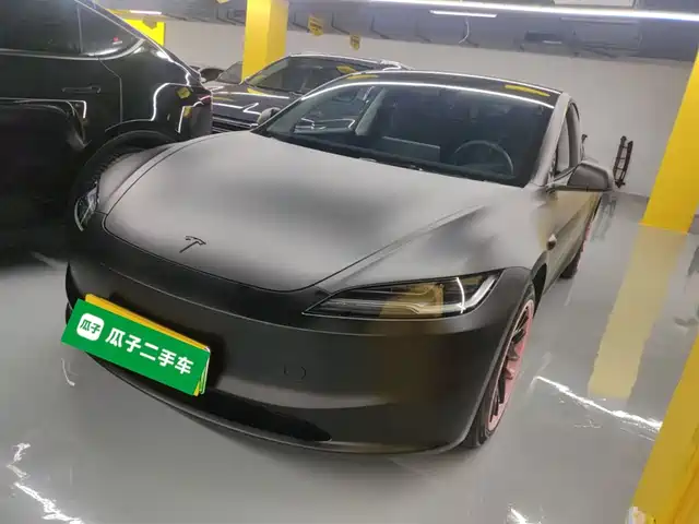 TESLA MODEL 3 2024