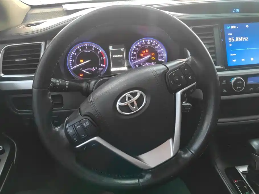 TOYOTA HIGHLANDER