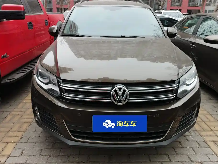 VOLKSWAGEN TIGUAN