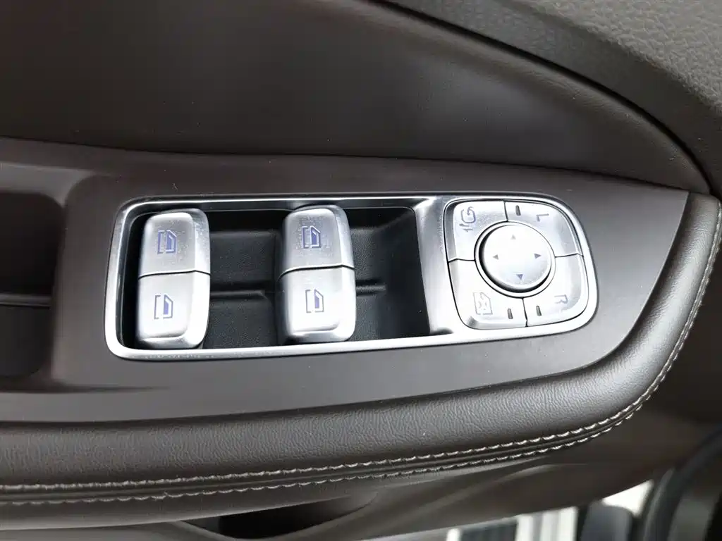 Roewe RX8 2019 30T Flagship
