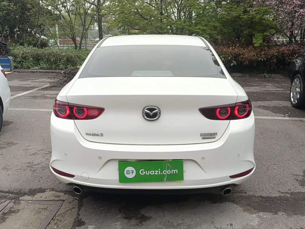 Mazda Mazda3 Axela 2.0 л 2022 г. Белый, пробег 41900 км