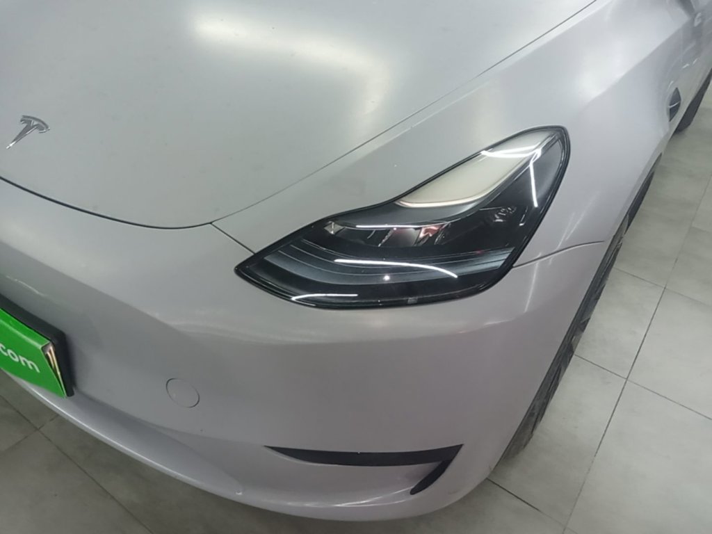Tesla Model Y — миниатюра 24
