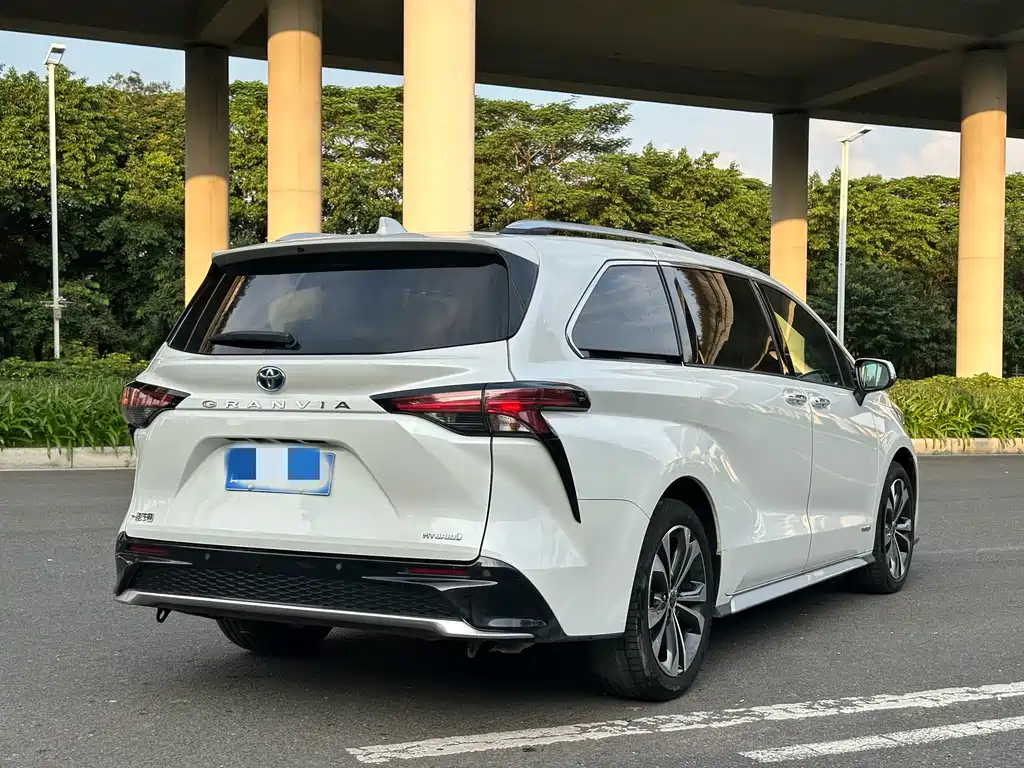 Toyota Granvia — миниатюра 19