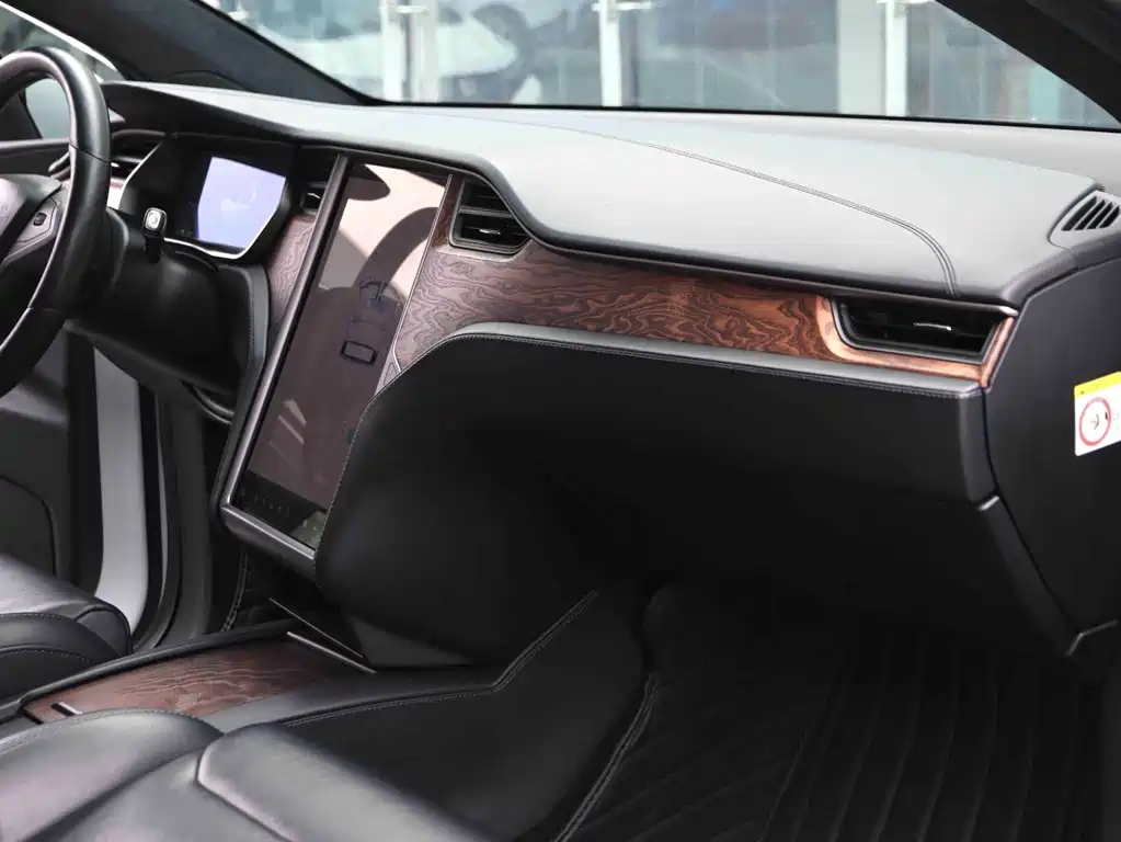 Tesla Model X — миниатюра 10