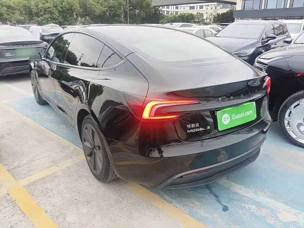 Tesla Model 3 — миниатюра 5