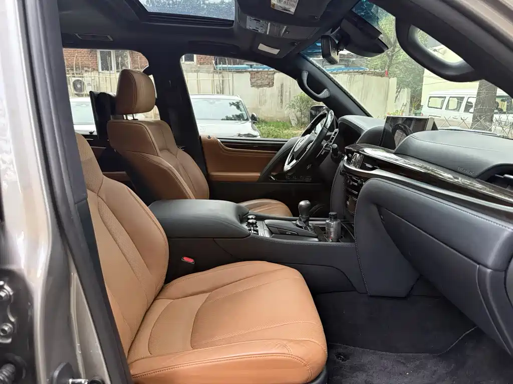 Lexus LX 2021 570