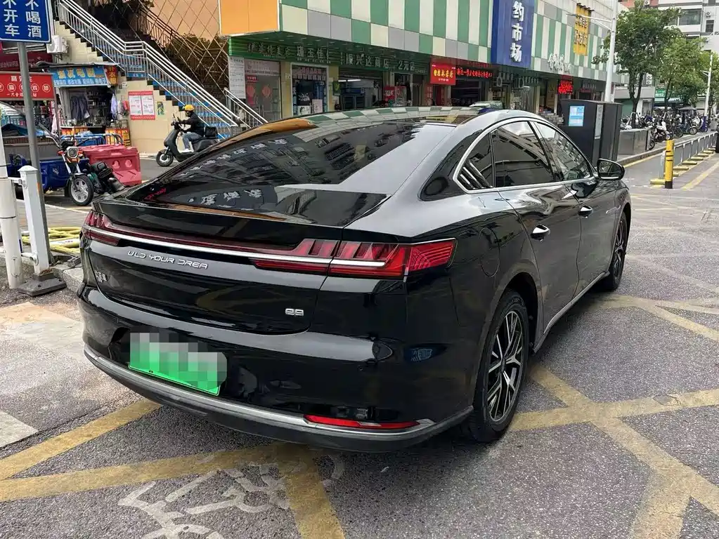 BYD E9