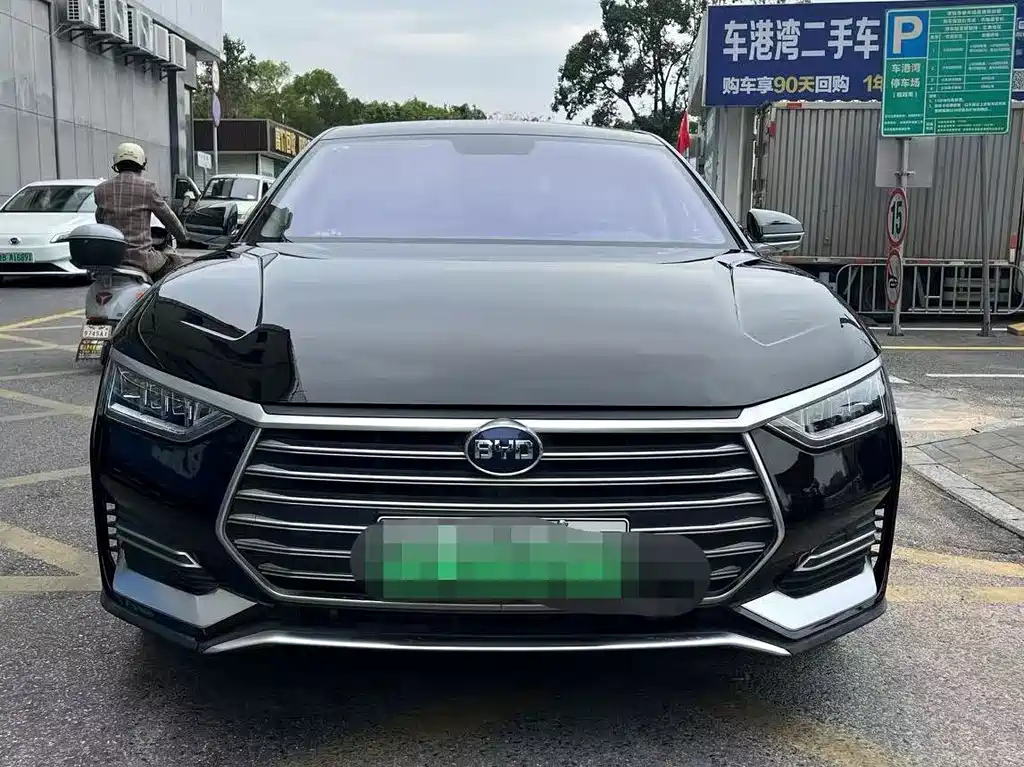 BYD E9