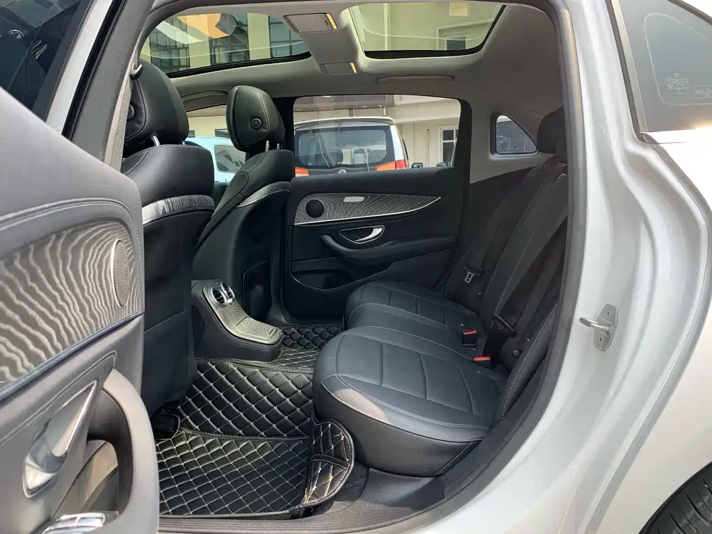 Mercedes-Benz E-Class — миниатюра 14