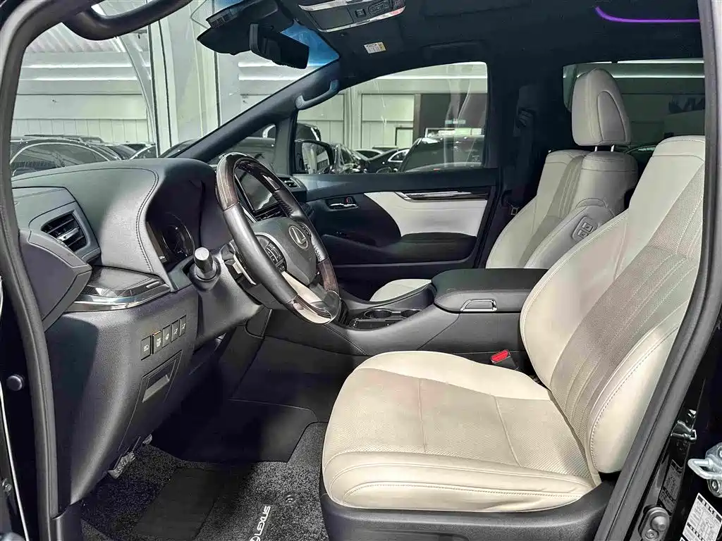 Lexus LM 2020 300h мест