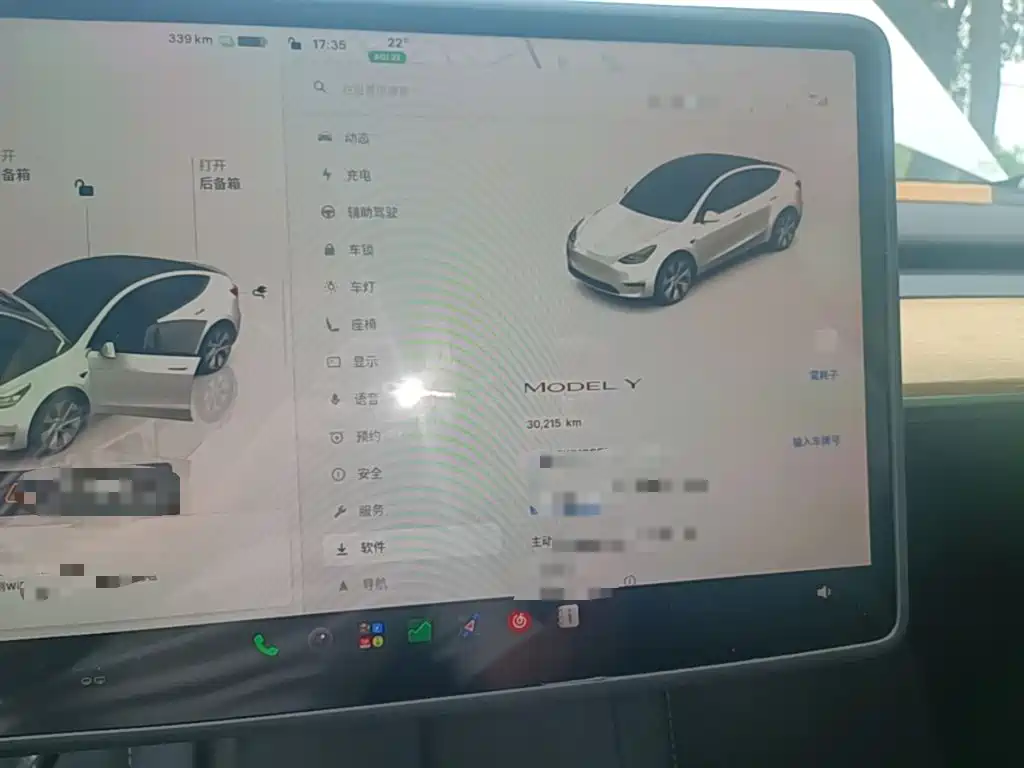 Tesla Model Y — миниатюра 12