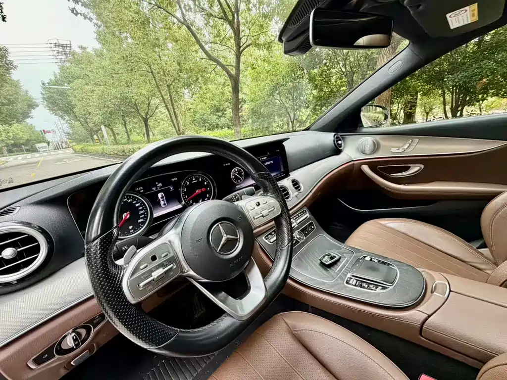 Mercedes-Benz E-Class (Import) — миниатюра 4