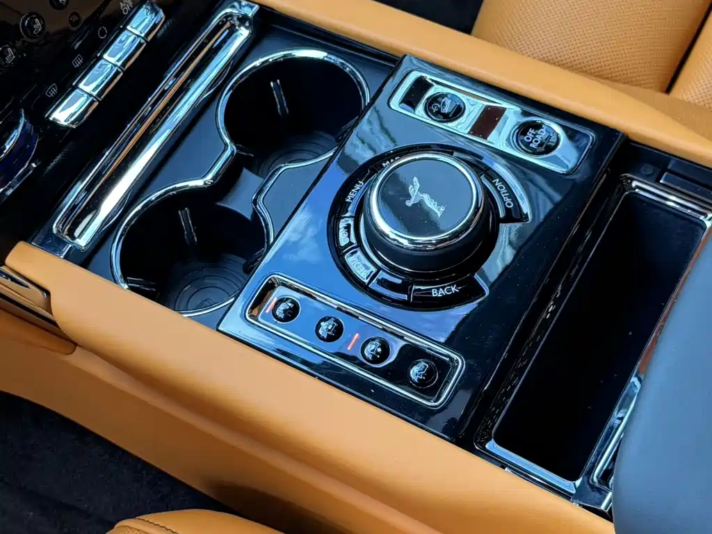 Rolls-Royce Cullinan — миниатюра 12