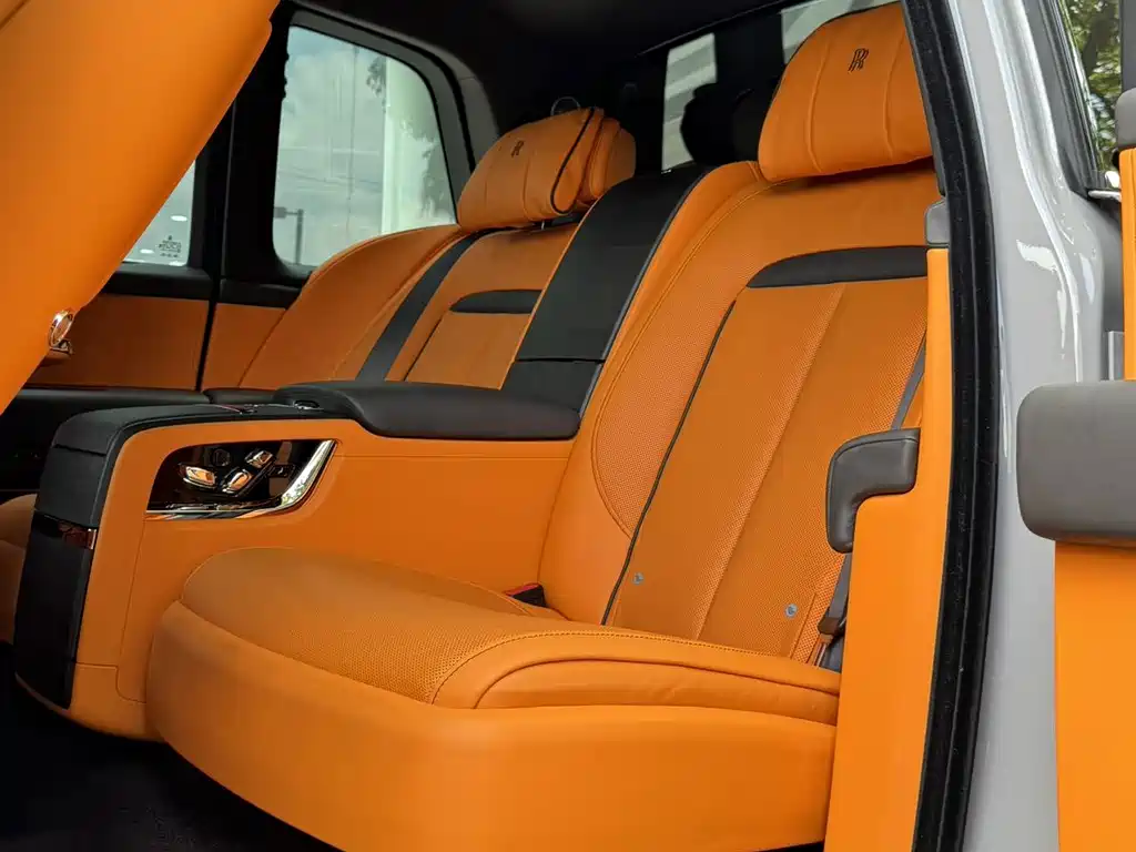 Rolls-Royce Cullinan — миниатюра 14