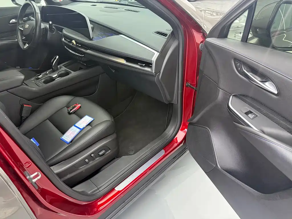Cadillac XT4 — миниатюра 12