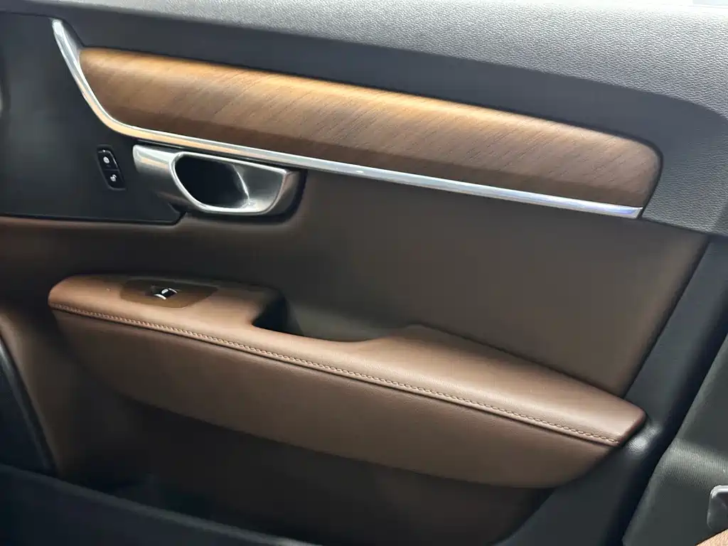 Volvo S90 PHEV — миниатюра 15