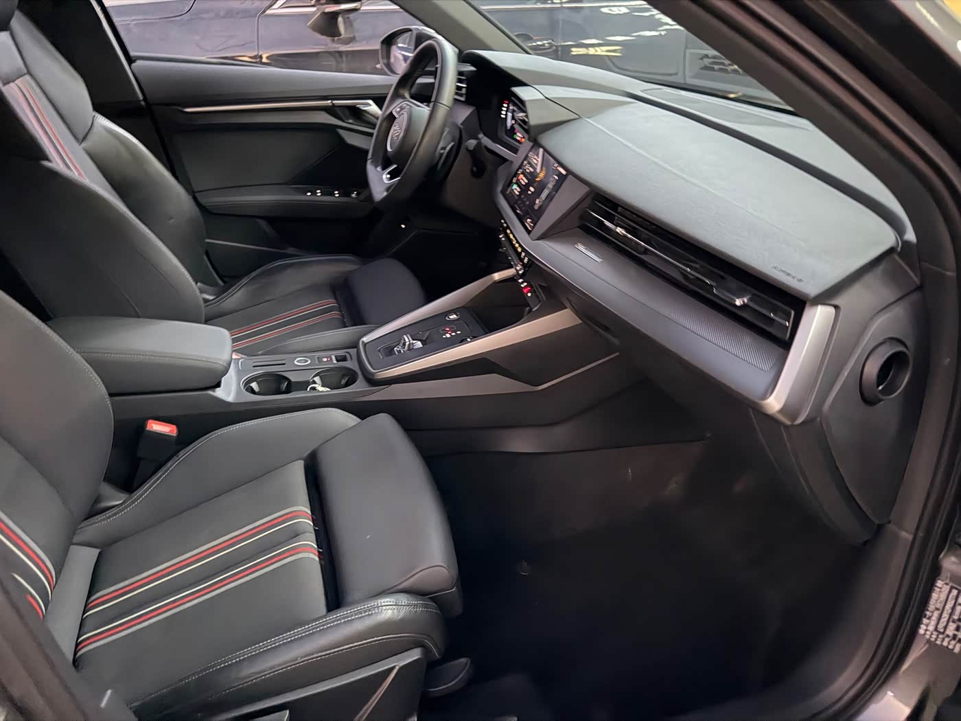Audi A3 1.4 л 2023 г. Серебристо-серый, пробег 33000 км