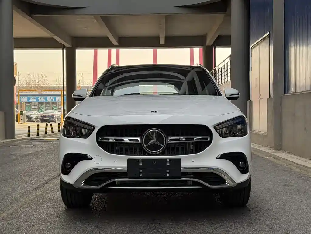 MERCEDES-BENZ GLA