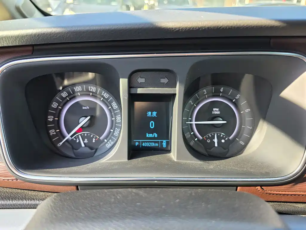Buick GL8 — миниатюра 2
