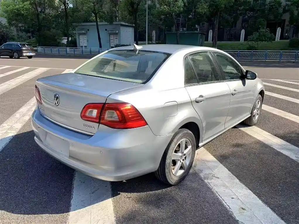 Volkswagen Bora 2012 1.6L MT Fashion