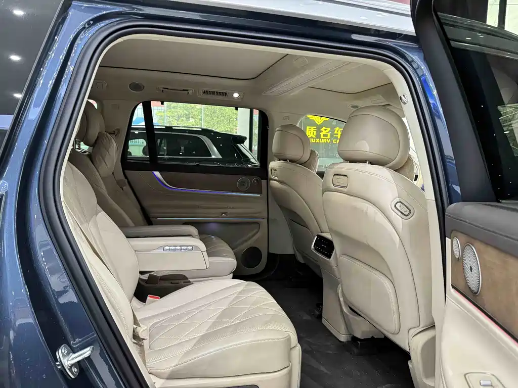 AITO ASK THE WORLD M9