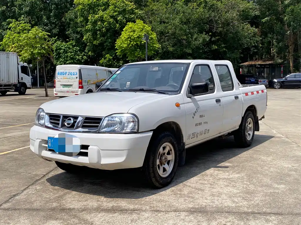 Купить Nissan D22