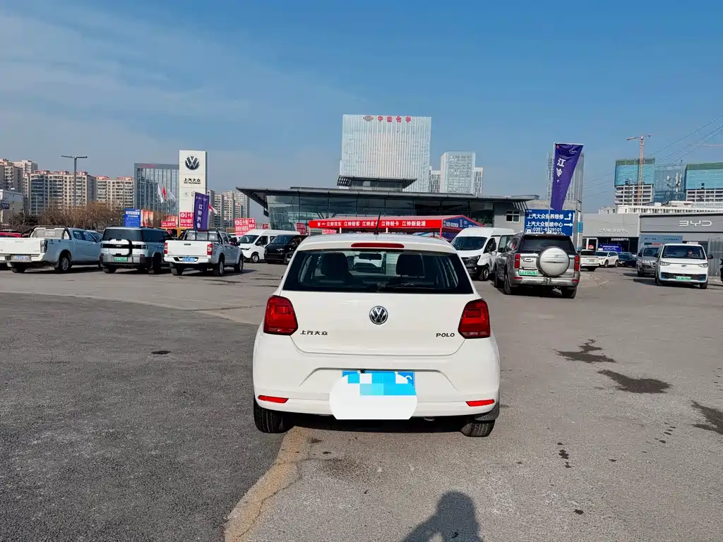 VOLKSWAGEN POLO