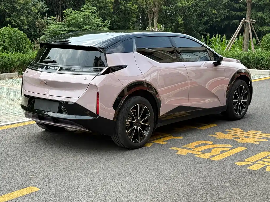 Zeekr X 2024 мест