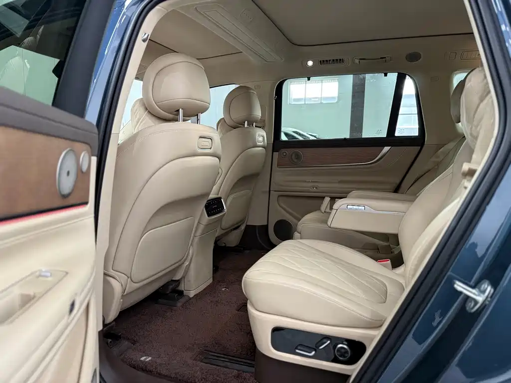 AITO ASK THE WORLD M9