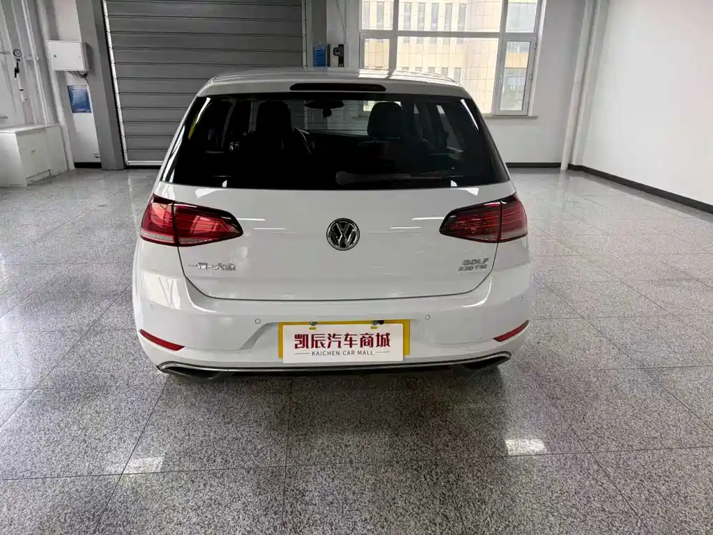 VOLKSWAGEN GOLF