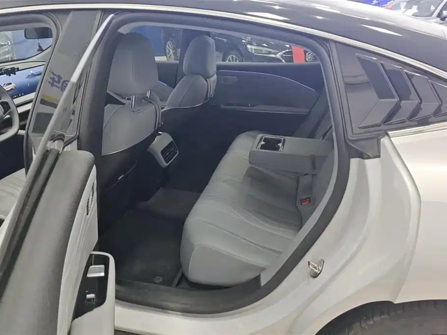 GEELY GALAXY GALAXY E8