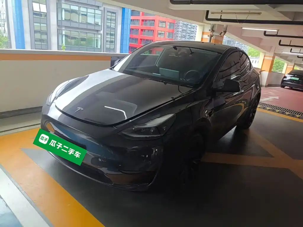 Tesla Model Y 2024 RWD Drive Dynamic Edition