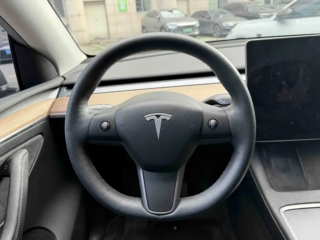 Tesla Model Y 2022 — фото 14