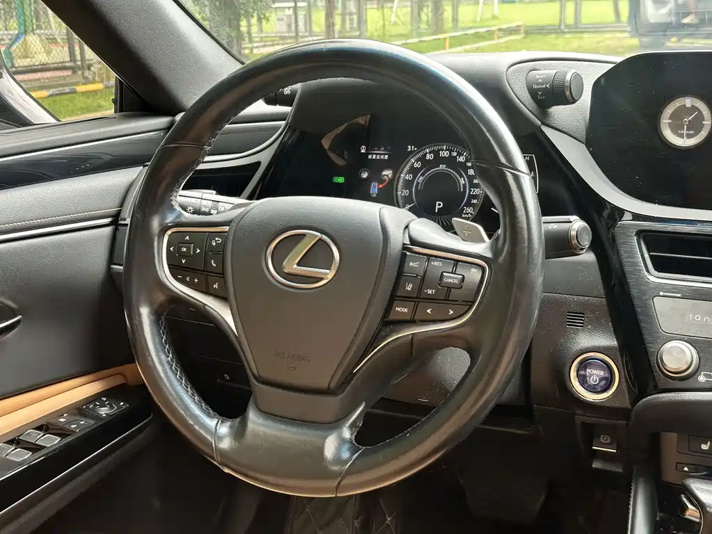Lexus ES — миниатюра 8