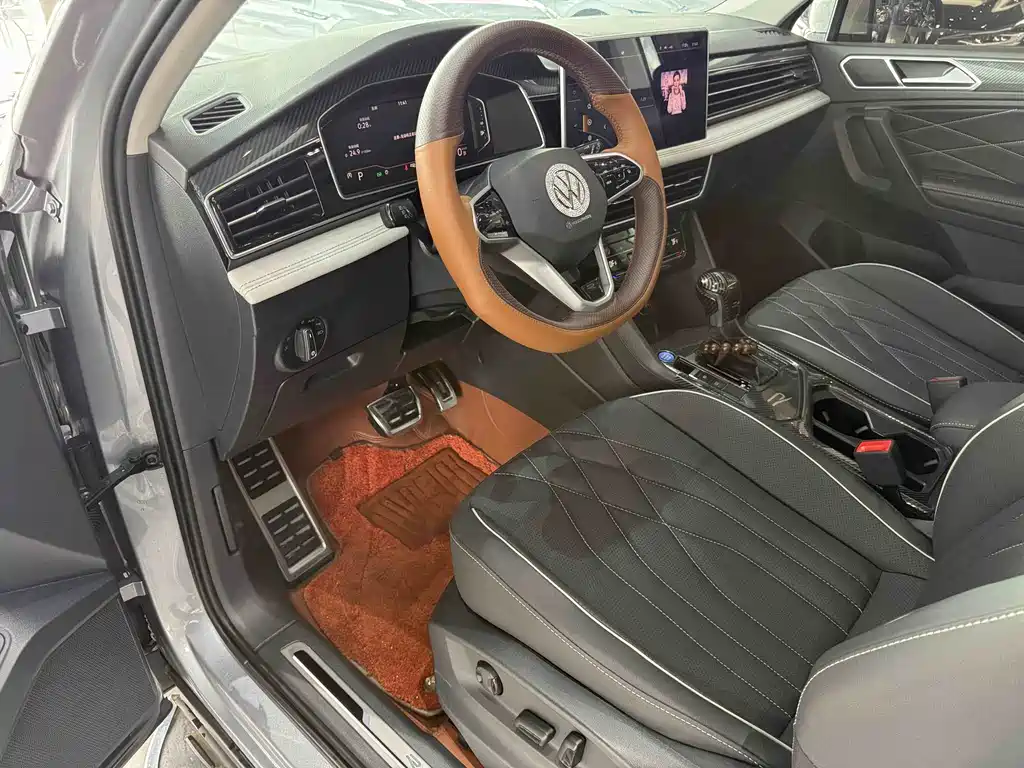 Volkswagen Tiguan L L 2022 330TSI AT R-Line