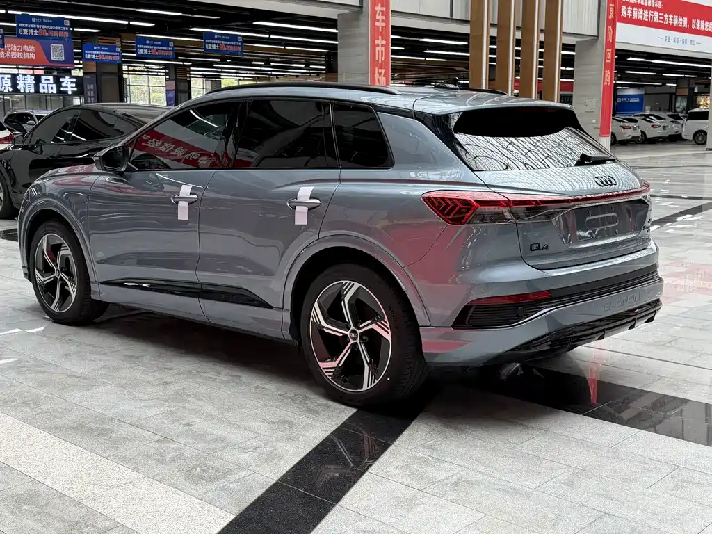 Audi Q4 e-tron 2024 — фото 6