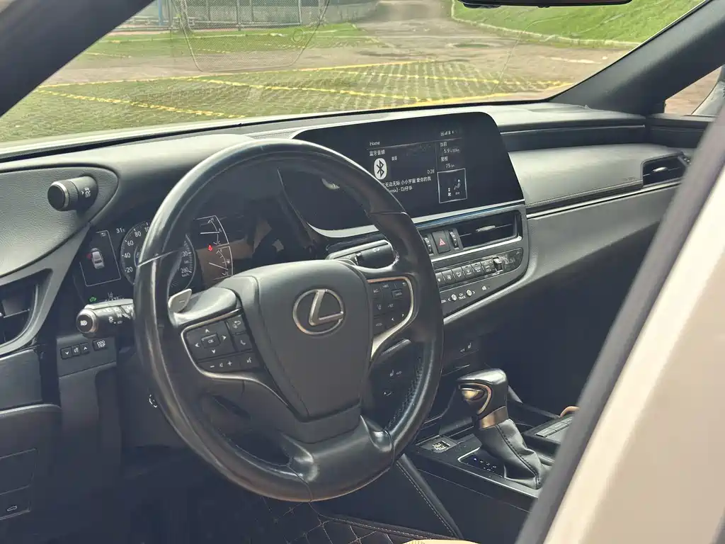 Lexus ES — миниатюра 12