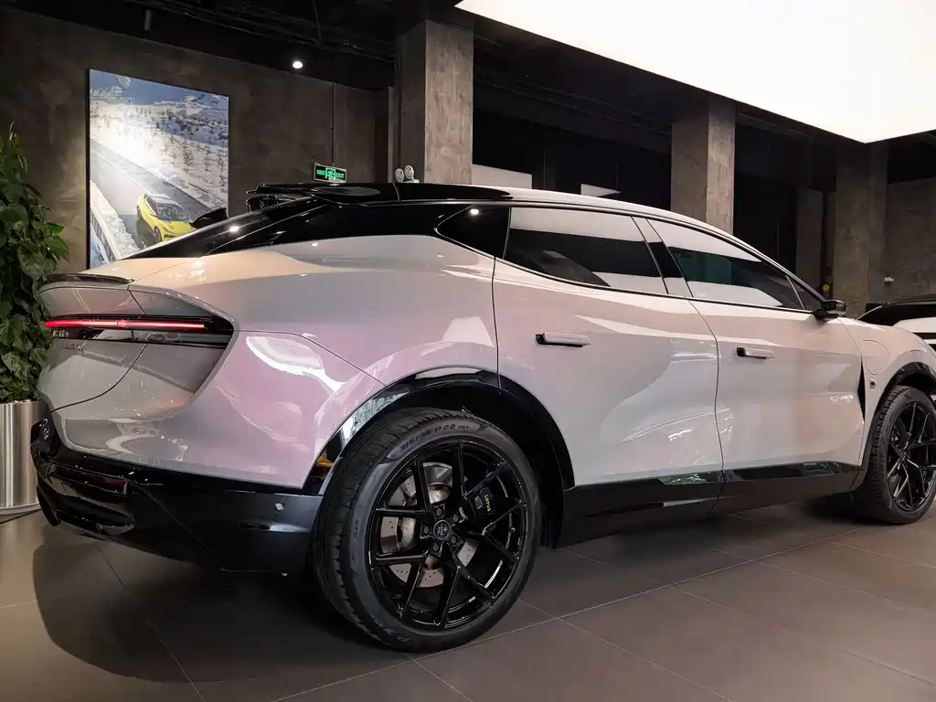 Lotus Eletre — миниатюра 6