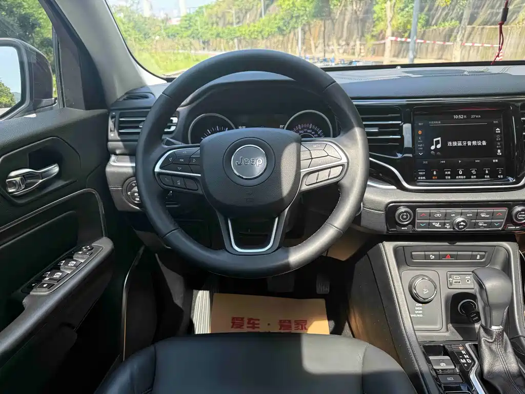 Jeep Grand Commander — миниатюра 9