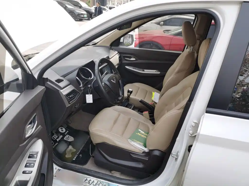 Wuling Hongguang — миниатюра 14