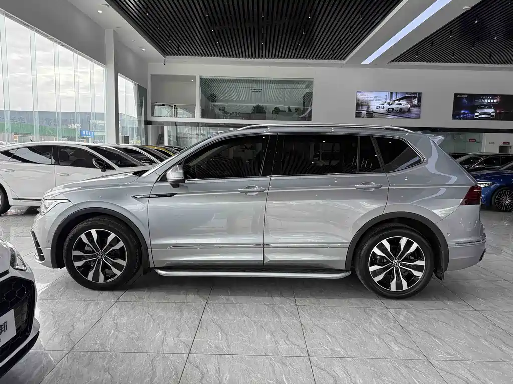 Volkswagen Tiguan L L 2022 330TSI AT R-Line