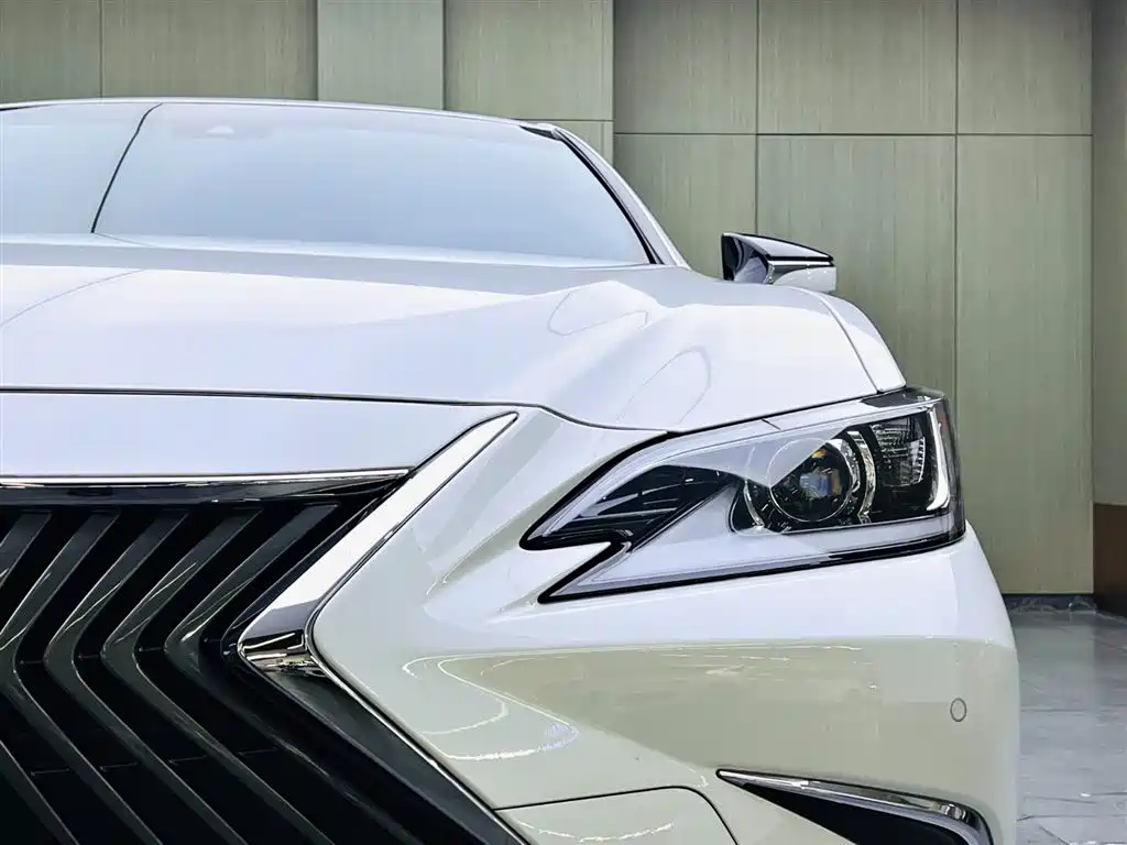 Lexus ES 2020 200