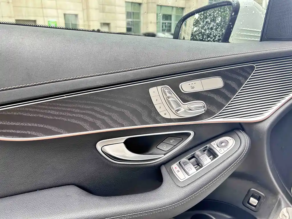 Mercedes-Benz EQC — миниатюра 9