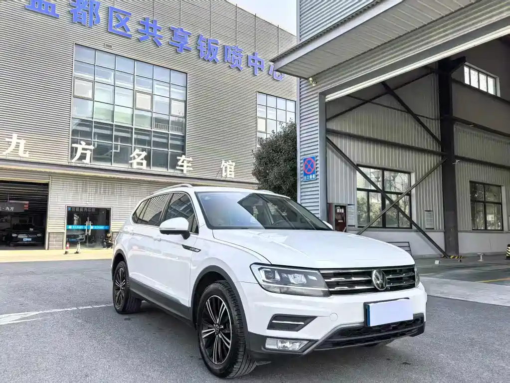VOLKSWAGEN TIGUAN L