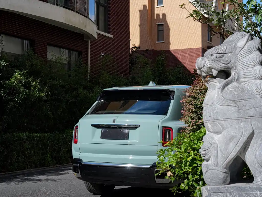 Rolls-Royce Cullinan — миниатюра 10